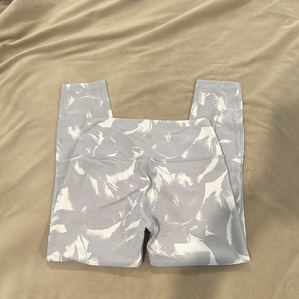 LULU LEMON 🍋 Gray and White Patterned Leggings